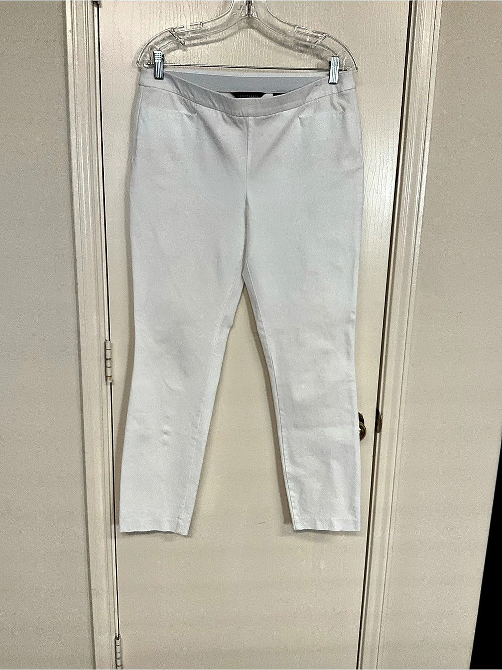 🌺$5.00 must bundle 🌺Investments White Ankle Pants
